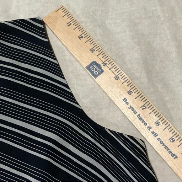 Madison Studio 100% Silk Black and White Striped Sleeveless Top - Picture 11 of 11